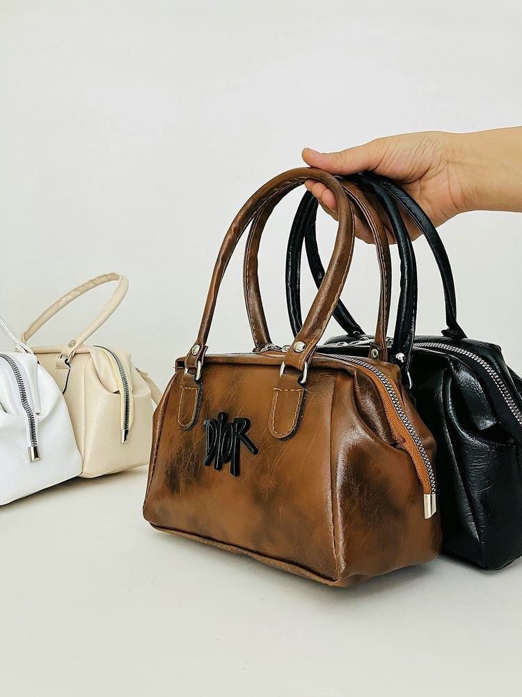 کیف دستی مدل دیورفانتزی جنس چری دررنگبندی اصلی شیک و کاربردی باآسترکشی خارجی